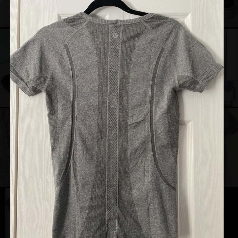 Grey lululemon top